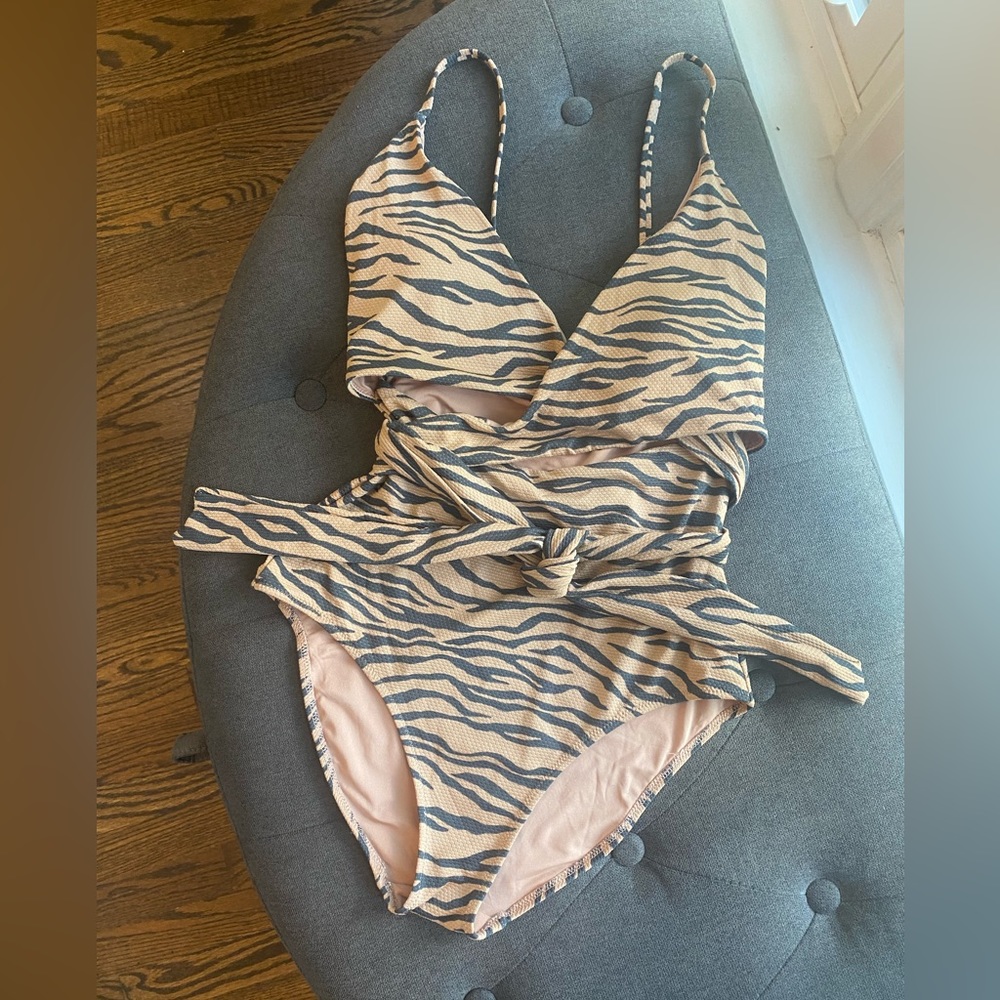 Aerie Tiger Stripe Wrap One Piece Swimsuit Size Medium Long for long torsos!